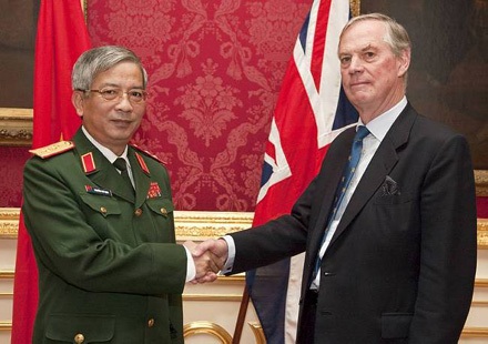 Việt Nam-Anh ký Bản ghi nhớ hợp tác quốc phòng - 1
