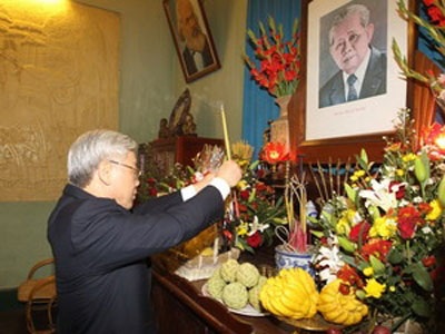 Tổng Bí thư thăm gia đình cố Tổng Bí thư Lê Duẩn 