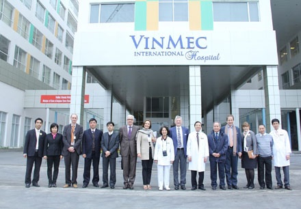 Phái đoàn Vương quốc Bỉ thăm Bệnh viện Vinmec - 2 Phái đoàn Vương quốc Bỉ thăm Bệnh viện Vinmec