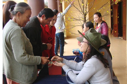 Nô nức đi hái lộc đầu năm - 1