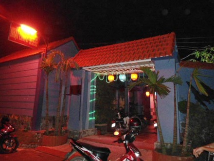 Bắt khẩn cấp 2 đối tượng chém chú rể tại quán Karaoke - 1 Bắt khẩn cấp 2 đối tượng chém chú rể tại quán Karaoke - 1