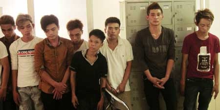 Báo động lối sống "bầy đàn" trong giới trẻ - 1