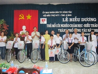 Đại gia ngoại thất thập và cô vợ 20 tuổi - 2 Đại gia ngoại thất thập và cô vợ 20 tuổi
