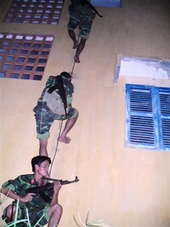 Đặc công trong bóng đêm - 2 Đặc công trong bóng đêm