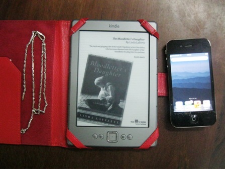 Tang vật thu giữ trong người và cốp xe của Tuấn