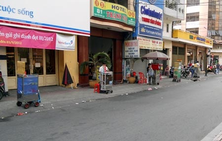 Đi sắm "bùa yêu” - 3 Chỉ 100 mét đoạn đường Châu Văn Liêm từ An Dương Vương - Trần Hưng Đạo đã có 7 điểm bán bùa yêu”.