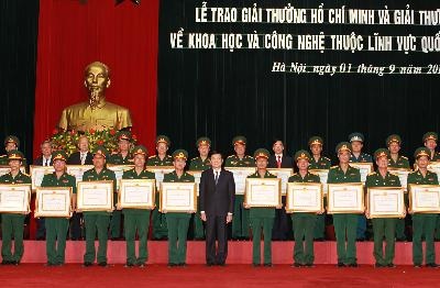 Trao giải thưởng Hồ Chí Minh, Giải thưởng Nhà nước - 2 Chủ tịch nước Trương Tấn Sang và các tác giả đoạt giải