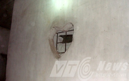 và cửa sổ hình trái tim tặng đôi tình nhân