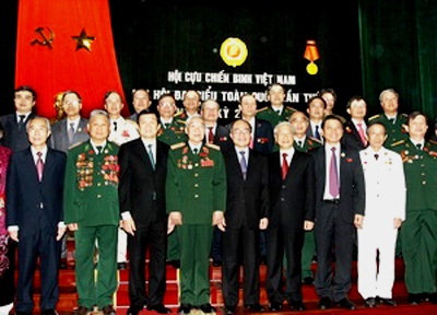 Đại hội đại biểu toàn quốc Hội Cựu chiến binh VN - 1 Lãnh đạo Đảng, Nhà nước với các đại biểu dự Đại hội . - Ảnh: TTXVN