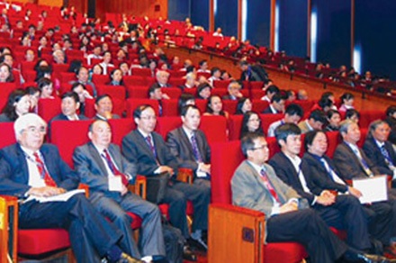 Sự phi lý của Trung Quốc trên Biển Đông - 1 Đông đảo học giả trong nước và quốc tế dự hội thảo Việt Nam học lần thứ 4