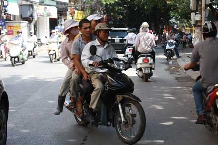 “1001” kiểu vi phạm giao thông - 2 Theo