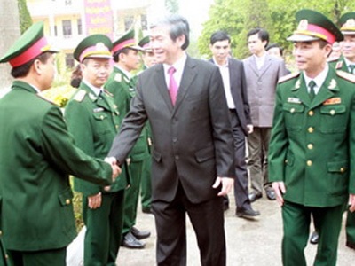 Trưởng ban Tuyên giáo TW chúc Tết Sư đoàn 301 - 1 Trưởng ban Tuyên giáo TW chúc Tết Sư đoàn 301