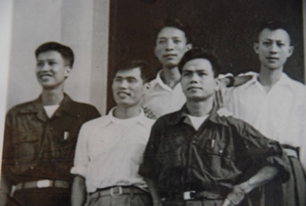 Đương tỏ dần góc khuất một gia tộc (Kỳ 5) - 3 Nhạc sĩ Phạm Tuyên (đứng đầu, trái) thời gian về tiếp quản thủ đô