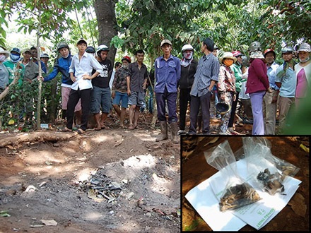 Nghi án giết người đốt xác: Chỉ là xương chó và heo, bò (?!) - 1 Người dân kéo đến xem tại hố rác sau khi công an tìm thấy xương cốt (ảnh lớn)