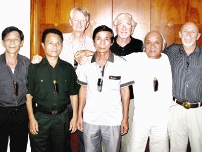 Manus Campbell và các cựu binh Mỹ bên những cựu chiến binh Việt Nam một thời bên kia chiến tuyến