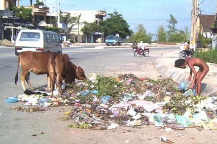 Người điên này tôi chụp ở ven thị xã Sơn Tây, Hà Nội...