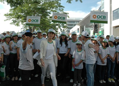 Hơn 10.000 người tham gia chương trình đi bộ “Hãy hành động – Vì một tương lai Xanh”