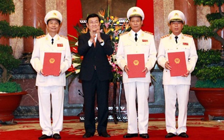 Thăng hàm Thượng tướng cho 3 cán bộ Công an - 1 Thăng hàm Thượng tướng cho 3 cán bộ Công an