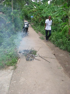 Tài xế xe ôm bị sát hại dã man giữa đêm khuya - 1 Vị trí nạn nhân tử vong