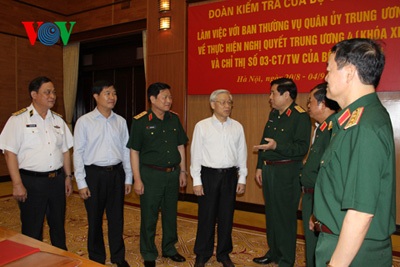 Đoàn kiểm tra Bộ Chính trị làm việc với Quân ủy Trung ương - 2 Tổng Bí thư Nguyễn Phú Trọng nói chuyện với các đồng chí Ban Thường vụ Quân ủy Trung ương