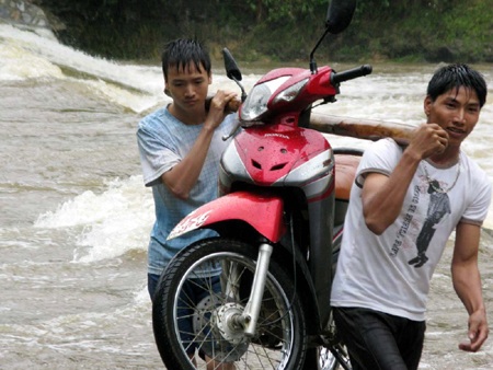3 người chết và mất tích, hàng nghìn ha lúa ngập sau bão - 1 3 người chết và mất tích, hàng nghìn ha lúa ngập sau bão