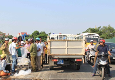 Hiện trường vụ tai nạn xảy ra trên Cầu Bùng.