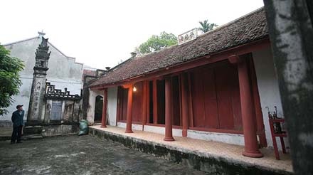 “Cuộc chiến” thắt lòng bên ngôi cổ tự