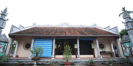 “Cuộc chiến” thắt lòng bên ngôi cổ tự