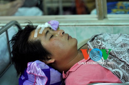 Tai nạn xe cứu thương: Hai anh em thoát chết trong gang tấc