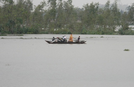 GS.TSKH Phan Văn Quýnh: Tắc trách trong quản lý khiến thiên nhiên nổi giận - 4 Lũ lụt ở miền Trung