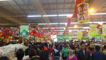 Hà Nội: Nhân viên siêu thị “mướt mồ hôi” - 3 Nguyễn Dương