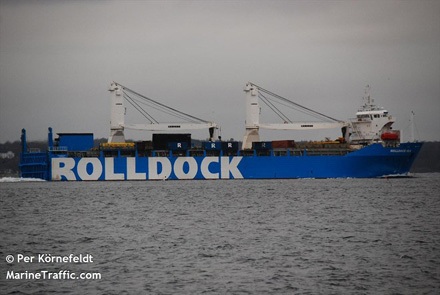 Tàu ngầm Kilo HQ 182 Hà Nội sắp về tới Biển Đông - 1 Tàu mẹ Rolldock Sea chở theo tàu ngầm đầu tiên của Việt Nam (Nguồn: Marine Traffic)