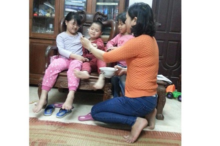 Dân công sở vật vã vì con... chưa đi học - 1 Dân công sở vật vã vì con... chưa đi học