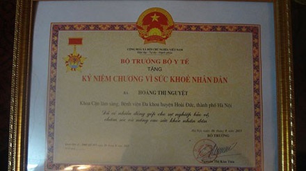 Vụ “nhân bản xét nghiệm”: Nhân chứng nhận được nhiều tin nhắn đe dọa - 3 Bộ trưởng Bộ Y tế tặng kỷ niệm chương Vì sức khỏe nhân dân.