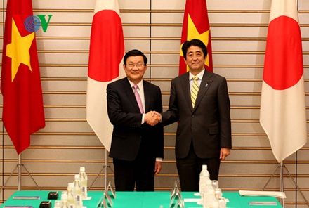 Tuyên bố chung Việt Nam - Nhật Bản - 1 Chủ tịch nước Trương Tấn Sang và Thủ tướng Shinzo Abe