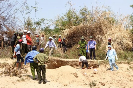 Phát hiện 5 học sinh chết bất thường bên bờ suối - 2 Phát hiện 5 học sinh chết bất thường bên bờ suối