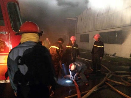 ... nỗ lực dập tắt đám cháy