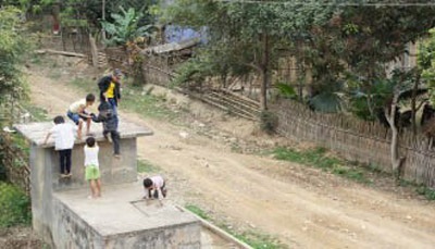 Bản không chồng bên quốc lộ 7A - 1 Những ngôi nhà không có… “trụ cột”