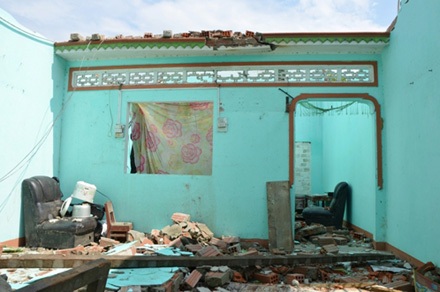 Hai trẻ bị bỏ rơi và chuyện cả làng đòi xử mẹ kế độc ác - 8 Hồng Long