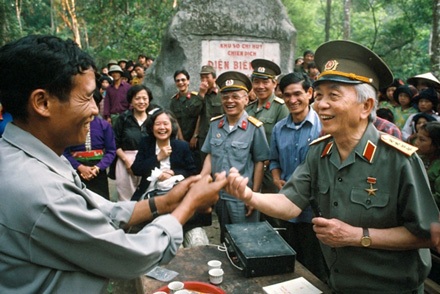 Nhà báo Mỹ và hành trình trở về đầy xúc cảm tại Điện Biên Phủ - 5 Nhà báo Mỹ và hành trình trở về đầy xúc cảm tại Điện Biên Phủ