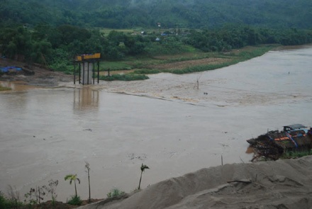 Lào Cai: Mưa dữ dội, nước sông Hồng dâng cao - 2 Lào Cai: Mưa dữ dội, nước sông Hồng dâng cao