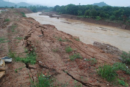 Lào Cai: Mưa dữ dội, nước sông Hồng dâng cao - 4 Lào Cai: Mưa dữ dội, nước sông Hồng dâng cao