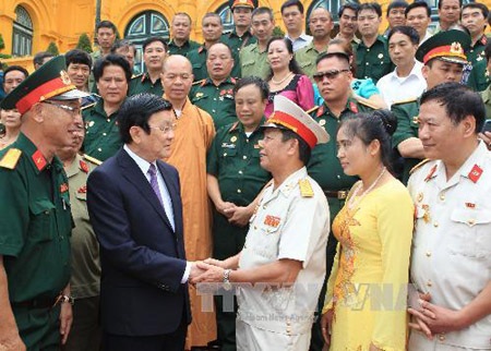 Chủ tịch nước tiếp thân mật các cựu chiến binh Sư đoàn 356 - 1 Chủ tịch nước tiếp thân mật các cựu chiến binh Sư đoàn 356