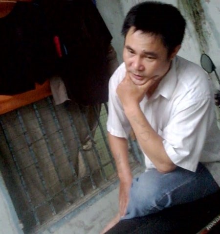 Kiếm tiền triệu nhờ người ăn xin - 1 Thành, người đang nuôi bốn người ăn xin trong phòng trọ. Ảnh trong bài: T.DŨNG