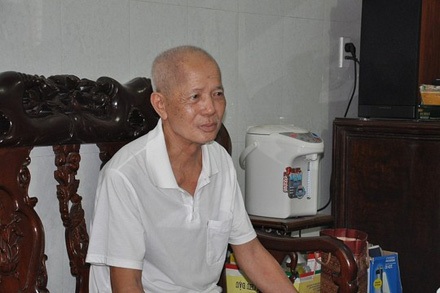 Đi tập thể dục phát phiện va li chứa nhiều tiền, vàng - 2 Ông Phạm Văn Vần nhặt được chiếc va li chứa nhiều tải sản giá trị đã trả lại cho người mất