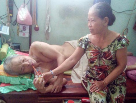 Hạnh phúc phải đánh đổi bằng tuổi trẻ của bà Mai và nước mắt bất hạnh của người đàn ông tên Thiện.