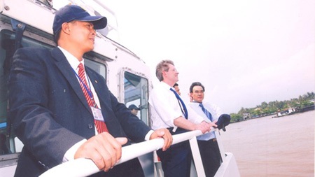 Trung tá Nguyễn Hữu Liệu (trái) trong chuyến tháp tùng bảo vệ