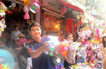 Hàng Trung Quốc tràn ngập đồ chơi trung thu