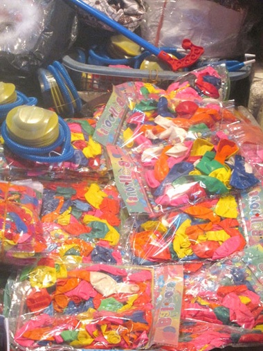 Hàng Trung Quốc tràn ngập đồ chơi trung thu