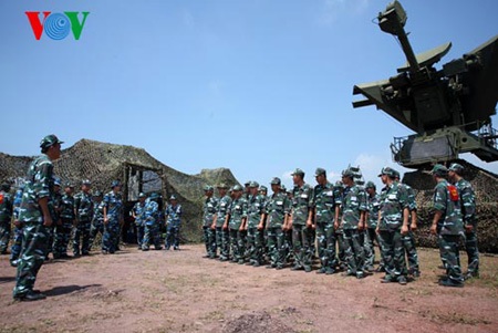 Hình ảnh thử nghiệm thành công tổ hợp tên lửa phòng không cải tiến - 3 Trung đoàn 213 tập trung lực lượng sẵn sàng thực hiện nhiệm vụ